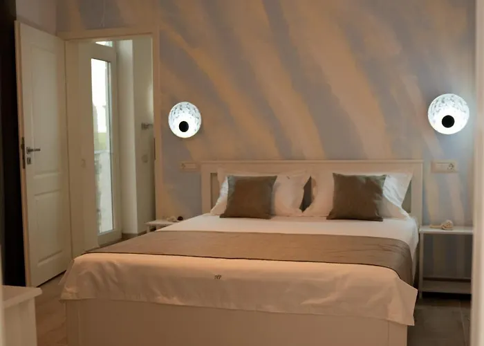 Halta Pescarus Guest house Douazeci si Trei August